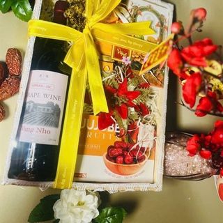 Set Quà Tết 2025 Rượu + Táo Đỏ + Trà + Kẹo (Thùng 20 Set)
