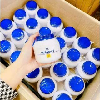 Kem Dưỡng Ẩm VitaminE nắp xanh Siêu Dưỡng ẩm hủ 200g Thái Lan