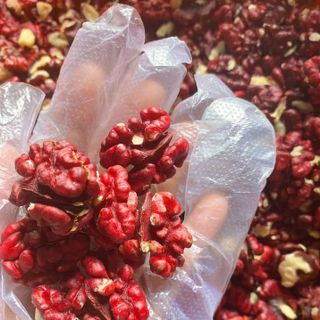 Hạt óc chó đỏ