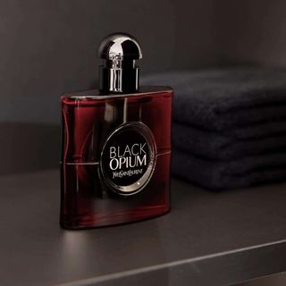 Nước Hoa Y SL Black Opium Over Red 90ML ( Mới Nhất Mang đến sự tự tin và quyến rũ cho những buổi hẹn hò lãng mạn.)