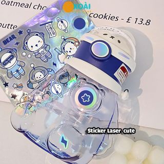 Bình Nước Gấu Phi Hành Gia 700ml, Bình Nước Trẻ Em, Có Dây Đeo Ống Hút, Tặng Sticker Laser - BN034
