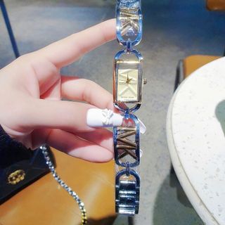 ĐỒNG HỒ NỮ THỜI TRANG M KORS DÂY LẮC MẶT CHỮ NHẬT LOGO HÃNG 1