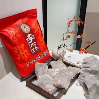 Thảo Dược Ngâm Chân 24 bài thuốc, Ngải cứu, gừng và các bài thuốc chuyên về tĩnh mạch, thần kinh 1bọc/30goi ( Hàng Giá Tận Xưởng )
