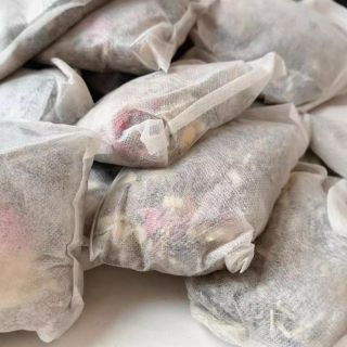 Thảo Dược Ngâm Chân 24 bài thuốc, Ngải cứu, gừng và các bài thuốc chuyên về tĩnh mạch, thần kinh 1bọc/30goi ( Hàng Giá Tận Xưởng )