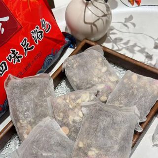 Thảo Dược Ngâm Chân 24 bài thuốc, Ngải cứu, gừng và các bài thuốc chuyên về tĩnh mạch, thần kinh 1bọc/30goi ( Hàng Giá Tận Xưởng )