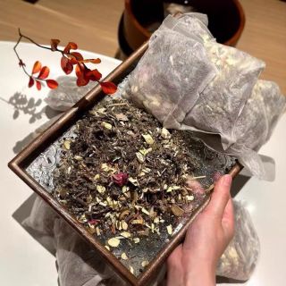 Thảo Dược Ngâm Chân 24 bài thuốc, Ngải cứu, gừng và các bài thuốc chuyên về tĩnh mạch, thần kinh 1bọc/30goi ( Hàng Giá Tận Xưởng )