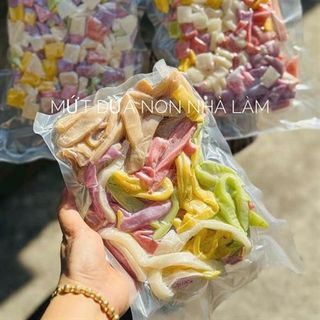 Mứt Dừa Non Nhà Làm (Thùng 50 Túi)