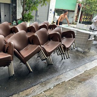 Ghế nhựa nữ hoàng cafe giá rẻ ghế nhựa đúc chân inox lớn