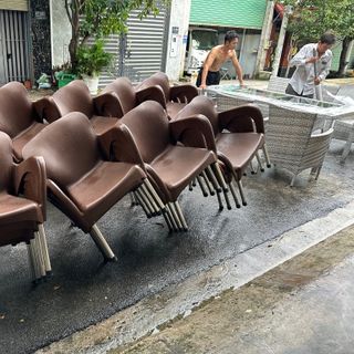 Ghế nhựa nữ hoàng cafe giá rẻ ghế nhựa đúc chân inox lớn