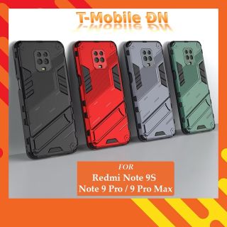 ￼Ốp lưng Xiaomi Redmi Note 12 13 7 9s 10 11 11S 11T 11E 12T Pro Max 4G 5G chống sốc có giá đỡ Iron Man PUNK cao cấp