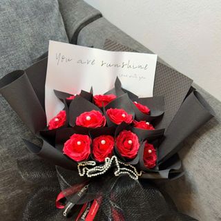 Bó Hoa Hồng Đỏ Gói Ngọc Trai Siêu Đẹp