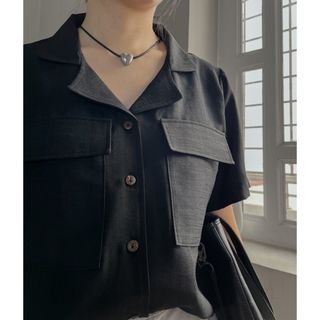 Áo sơ mi cổ vest tay ngắn