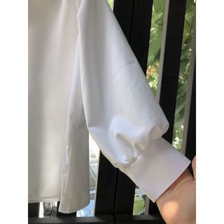 Áo basic tay phồng cổ tròn