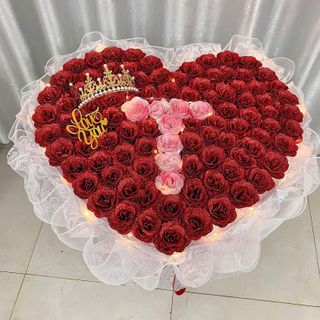 Bó Hoa Hồng Nhũ Kim Tuyến Đỏ Viết Chữ 99 Bông Hình Trái Tim Siêu Đẹp