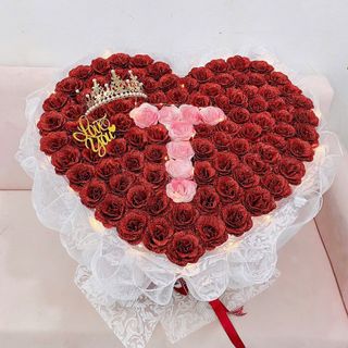 Bó Hoa Hồng Nhũ Kim Tuyến Đỏ Viết Chữ 99 Bông Hình Trái Tim Siêu Đẹp