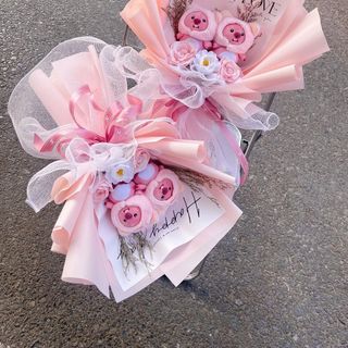 Bó Hoa Hồng Kèm Gấu Labubu Hottrend Siêu Đẹp