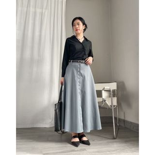 Chân váy dáng dài nút bọc có túi sườn