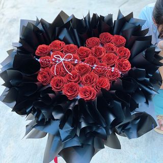 Bó Hoa Hồng Nhũ Đỏ 30 Bông Xinh Đẹp Nhẹ Nhàng