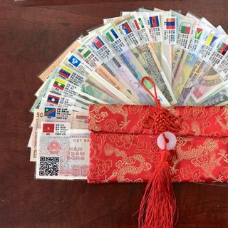 Sỉ Bộ Tiền 52 Tờ 28 Nước( Quốc Gia), tiền lì xì tết tặng kèm TÚI GẤM ĐỎ giá sỉ - giá bán buôn
