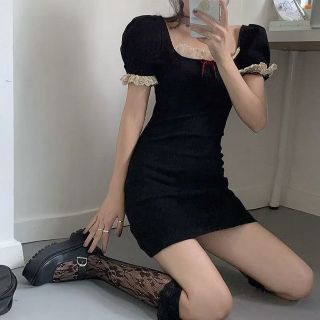 Đầm body tay phồng xinh xắn phối ren nơ