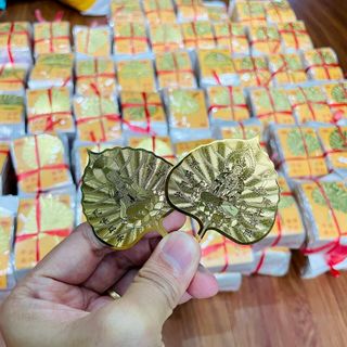 Lá bồ đề Đức Phật mạ vàng giá sỉ - giá bán buôn, lì xì Tết.