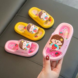 Dép bánh mì quai ngang siêu xinh hình bé dâu cho bé gái êm chân