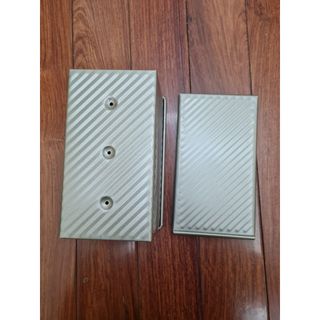 Khuôn làm bánh mỳ gối chống dính màu vàng, size bánh 450gr