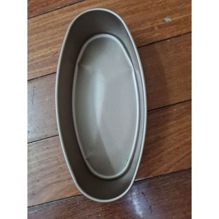 Thanh lý khuôn oval chống dính màu vàng bị móp như hình