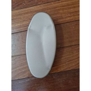 Thanh lý khuôn oval chống dính màu vàng bị móp như hình