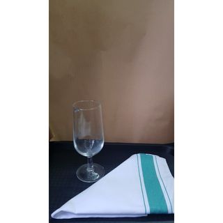 Khăn lau ly rượu vang, ly thủy tinh