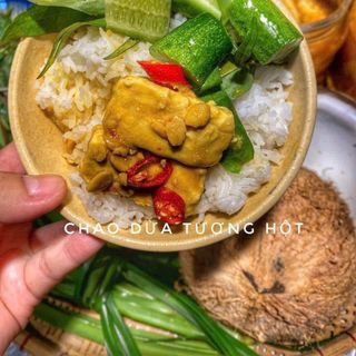 CHAO DỪA TƯƠNG HỘT SỐT ỚT 800G – THƠM BÉO, NGON CHUẨN VỊ - WINNIE HOUSE