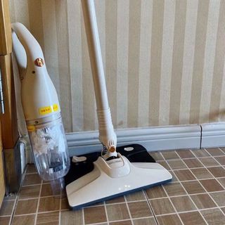 Máy hút bụi cầm tay tiện lợi