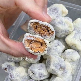 Táo Sữa Bọc Hạnh Nhân Mềm 300gr (Thùng 36 Hộp)
