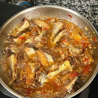 KHÔ CÁ HỒNG ( CÁ GÀ LỘT) RIM TỎI ỚT, cay mặn vừa phải, hợp ăn với cơm,xôi, cháo, bánh mì - 400gr/phần