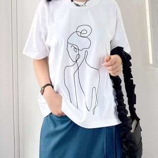 Áo thun nữ fom rộng in đơn giản cổ tròn tay lửng oversize