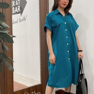 Đầm sơ mi tay ngắn fom rộng xẻ tà