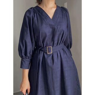 Đầm fom rộng tay lở dáng xòe