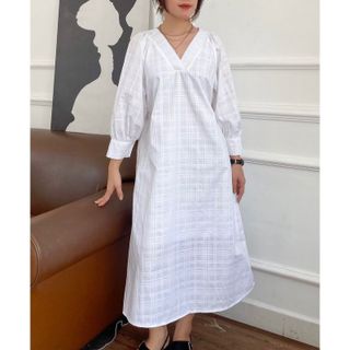 Đầm fom rộng tay lở dáng xòe