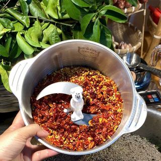 MUỐI TIÊU LÁ CHANH CHẤM GÌ CŨNG NGON 500G - WINNIE HOUSE