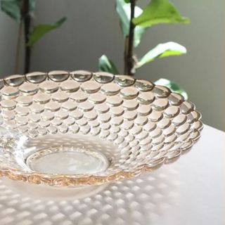 ĐĨA THỦY TINH PHA LÊ VÀNG 37CM HỌA TIẾT CHẤM BI