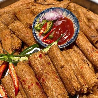 MỰC CÁN TOMYUM SẤY GIÒN, ĂN LÀ GHIỀN 250G - WINNIE HOUSE
