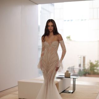 Vì Sao Váy Cưới Đuôi Cá Tại Hiền Khôi Được Các Cô Dâu Yêu Thích?