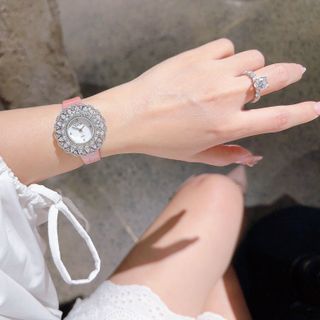 ĐỒNG HỒ NỮ TRUNG CẤP DYOR DÂY DA MẶT VIỀN PHA LÊ NHƯ 1 ĐOÁ HOA 2