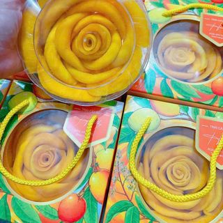 Xoài sấy dẻo xếp hoa hộp giấy cao cấp (400G)