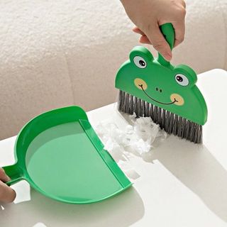 Bộ Hót Rác Kèm Chổi Quét Mini Vệ Sinh Bàn Ăn, Sofa, Giường Chiếu