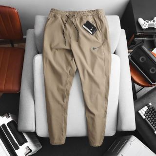 Suông chất gió hãng dày mát, trơn láng, co giãn 4 chiều. 3 túi khoá kéo Logo dạ quang Size : m l xl 2xl 3xl /12221/8c 4 màu/ ri 32c