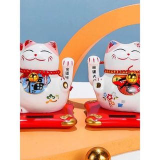 Mèo Thần Tài , Mèo Sứ May Mắn Sử Dụng Năng Lượng Mặt Trời Thu Hút Tài Lộc
