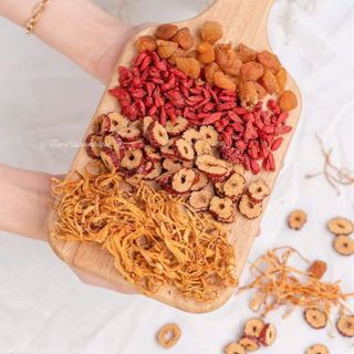 Đông trùng tứ vị