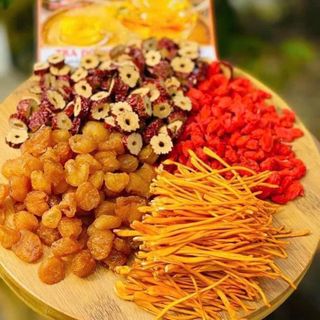 Đông trùng tứ vị