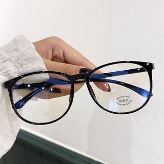 Kính mắt nam nữ sĩ
